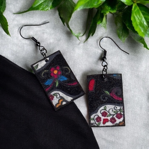 Groovy Unique Floral Dangles - Picture 7 of 7